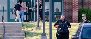 In der Henryetta High School findet eine Mahnwache statt.