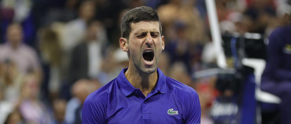 Novak Djokovic feiert bei den US Open 2021.