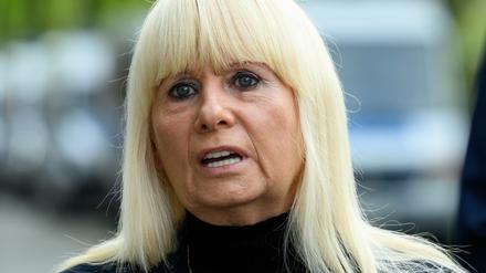  Iris Spranger (SPD), Berliner Senatorin für Inneres und Sport, äußert sich beim Besuch des Führungsstabs der Polizei Berlin und der 1. Bereitschaftspolizeiabteilung in Moabit über die Einsätze rund um den 1. Mai. Die besondere Aufmerksamkeit der Polizei liegt auf der jährlichen linken und linksradikalen ·Revolutionären 1. Mai Demonstration·, die von Neukölln nach Kreuzberg führt.