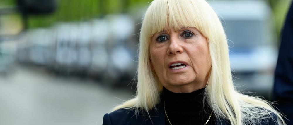 Iris Spranger (SPD), Berliner Senatorin für Inneres und Sport, äußert sich beim Besuch des Führungsstabs der Polizei Berlin und der 1. Bereitschaftspolizeiabteilung in Moabit über die Einsätze rund um den 1. Mai. Die besondere Aufmerksamkeit der Polizei liegt auf der jährlichen linken und linksradikalen ·Revolutionären 1. Mai Demonstration·, die von Neukölln nach Kreuzberg führt.