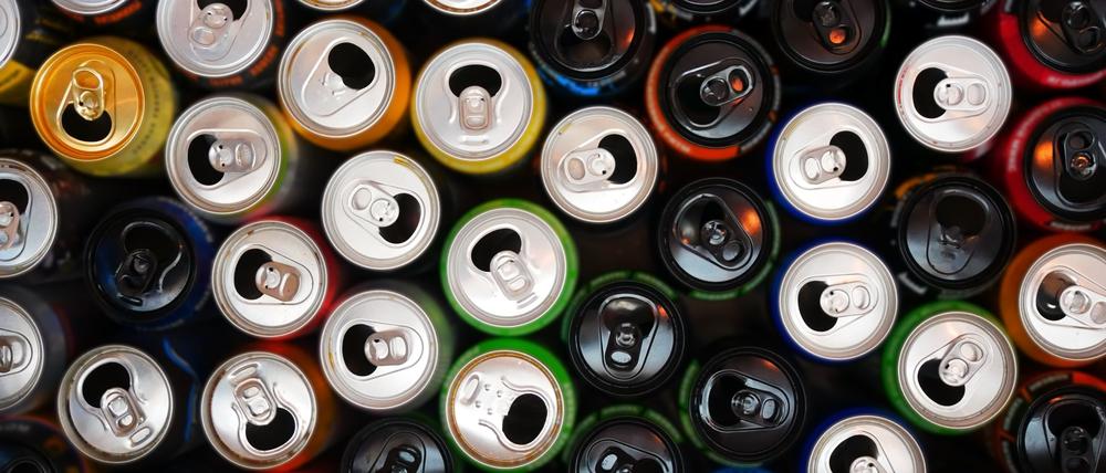Die meisten Energydrinks werden in Dosen verkauft. Das Start-up Holy will Verpackungsmüll vermeiden.