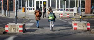 Im geplanten Gebäude für die Willkommensklassen ist bis 2025 noch parallel die Anna-Lindh-Schule untergebracht. Die oberen Etagen sind frei. Es handelt sich um die frühere Air-Berlin-Zentrale am Saatwinkler Damm. 