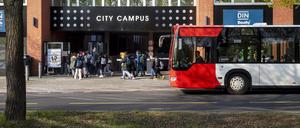 Rund 500 Schülerinnen und Schüler der Anna-Lindh-Schule wurden 2022 zur ehemaligen Air-Berlin-Zentrale ausgelagert.