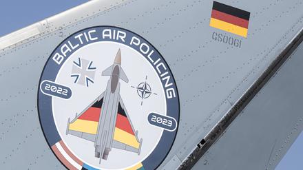 Das Logo der Baltic Air Policing-Mission der Nato auf einem Bundeswehr-Eurofighter.