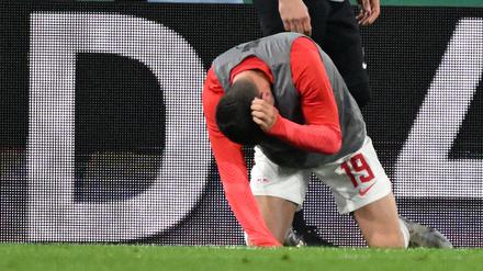 Andre Silva von RB Leipzig wird am 2. Mai von einer Münze getroffen.