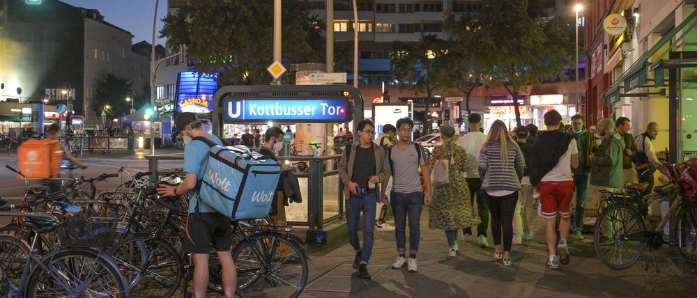 Der Bahnhof Kottbusser Tor bei Nacht
