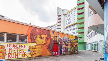 Ein Graffiti am Kottbusser Tor in Kreuzberg. 