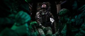 Soldaten der ukrainischen Nationalgarde der «Bureviy-Brigade» nehmen an einer Militärübung teil. 