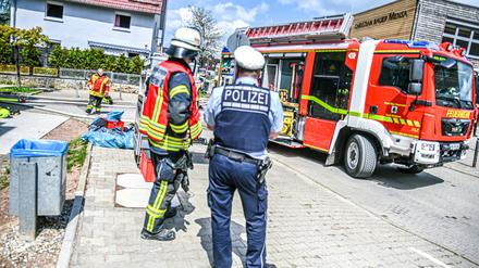 Feuerwehr und Polizei waren nach dem Reizgasunfall in einer Schule in Singen vor Ort (Symbolbild). 