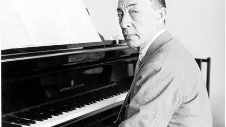 Der Pianist und Komponist Sergej Rachmaninoff in seiner Villa Senar am Vierwaldstättersee