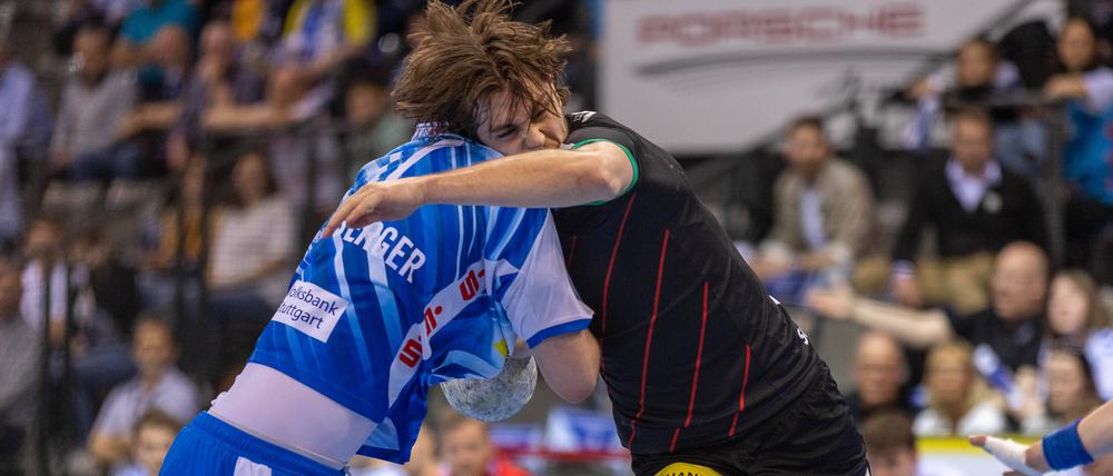 Im Ringen mit dem TVB Stuttgart zogen die Füchse um Jacob Holm (r.) den Kürzeren.