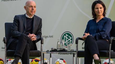 Außenministerin Annalena Baerbock und DFB-Präsident Bernd Neuendorf beim WM-Kick-Off.
