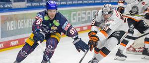 Matt White (l.) verlässt die Eisbären Berlin nach drei Jahren.