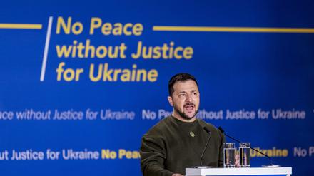 Wolodymyr Selenskyj, Präsident der Ukraine, hält eine Rede auf dem Weltforum Den Haag. Selenskyj hat den Internationalen Strafgerichtshof in Den Haag besucht. 