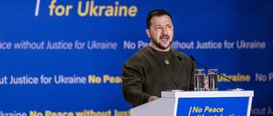 Wolodymyr Selenskyj, Präsident der Ukraine, hält eine Rede auf dem Weltforum Den Haag. Selenskyj hat den Internationalen Strafgerichtshof in Den Haag besucht.