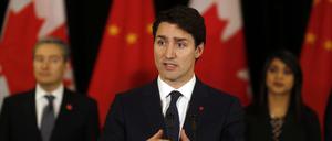 Der kanadische Premierminister Justin Trudeau (M.). 