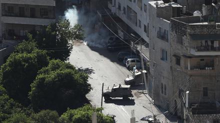 Rauchschwaden während einer Razzia der israelischen Armee in Nablus. 