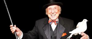 Igor Jedlin tritt noch im hohen Alter in seinem Charlottenburger Zaubertheater auf.
