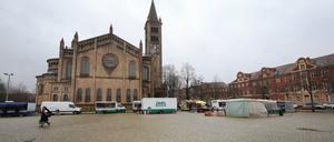 Der Bassinplatz mit der Kirche St. Peter und Paul war 1933 Ort der Potsdamer Bücherverbrennungen.