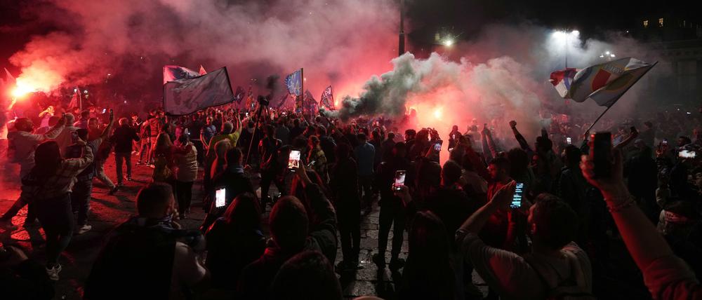 Die Meisterfeier der Fans in Neapel gerät außer Kontrolle.