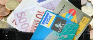 Bargeld, Kreditkarte und Girocard: Am besten alles parat haben.