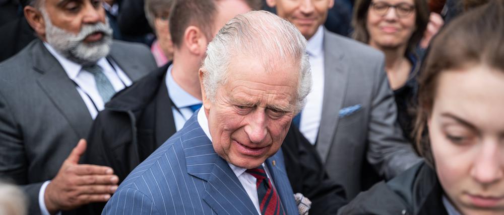 30.03.2023: Der britische Monarch König Charles III. besucht zusammen mit seiner Königsgemahlin Camilla während seines Staatsbesuchs den Berliner Wochenmarkt am Wittenbergplatz.