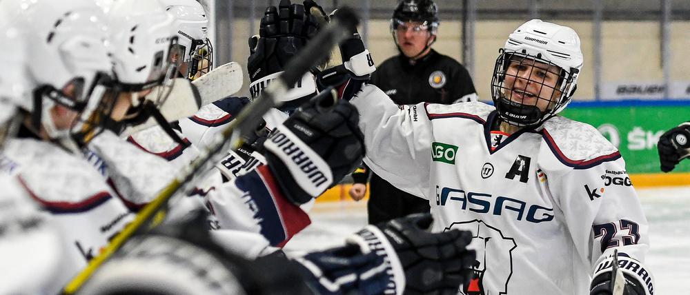 Grund zur Freude bei den Eisbärinnen. In Phillip Richter hat das Bundesligateam einen neuen Trainer gefunden.