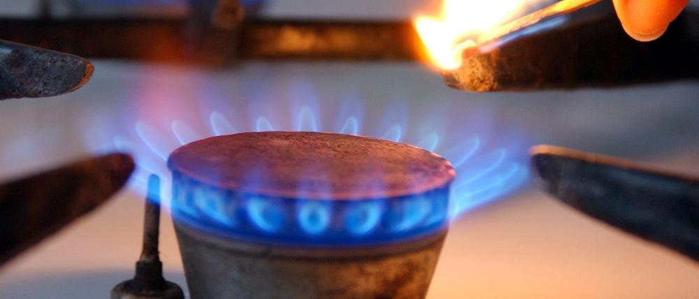 Vertragssache. Erhöht der Strom- oder Gaslieferant vor dem Ende der Laufzeit die Preise, können Kundinnen und Kunden ihre Verträge vorzeitig kündigen.