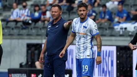 Fertig machen zur Einwechslung. Stevan Jovetic ist von Trainer Pal Dardai bewusst für die entscheidende Phase der Saison zurückgehalten worden. 