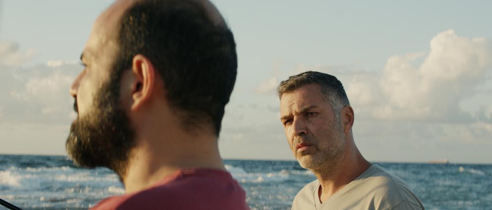 Waleed (Amer Hlehel) und Jalal (Ashraf Farah) in „Mediterranean Fever“ von Maha Haj