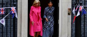Anstelle des US-Präsidenten nimmt seine Frau Jill Biden an der Krönung teil. Hier mit Akshata Murty, der Ehefrau des britischen Premierministers Rishi Sunak.