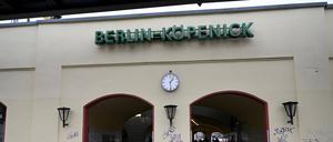 Eingang zum S-Bahnhof Köpenick, den die Deutsche Bahn jetzt zum Regionalbahnhof ausbaut. An der östlichen Seite soll ein neues Stadtquartier entstehen.