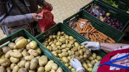 Die jüngste der 48 Tafel-Ausgabestellen in Berlin hat am Freitag in Charlottenburg eröffnet.