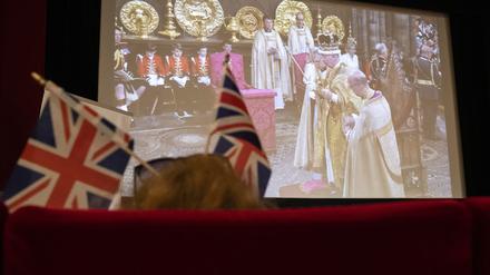 Live-Übertragung der Krönung von Charles III.