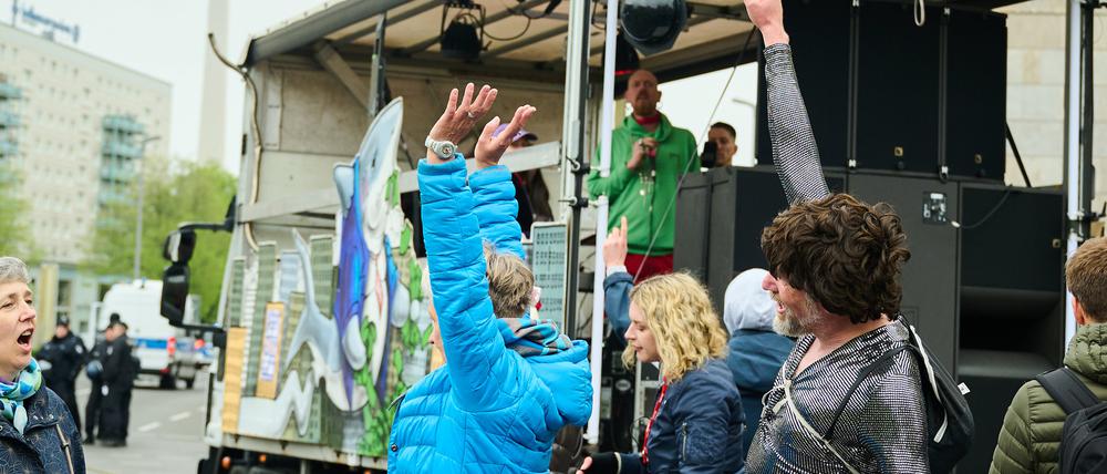 Tanzend durch Berlin: die Demo „Wem gehört die Stadt?“.