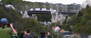 Die Rahmedetalbrücke fällt um 12 Uhr in sich zusammen.