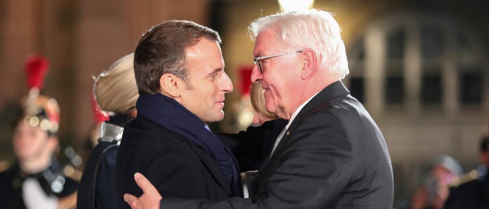 Damals in Frankreich, bald in Deutschland. Auf Einladung des Bundespräsidenten kommt Macron im Juli nach Berlin. Er würdige damit im 60. Jahr des Bestehens des Élysée-Vertrages „die enge Freundschaft unserer beiden Länder“.