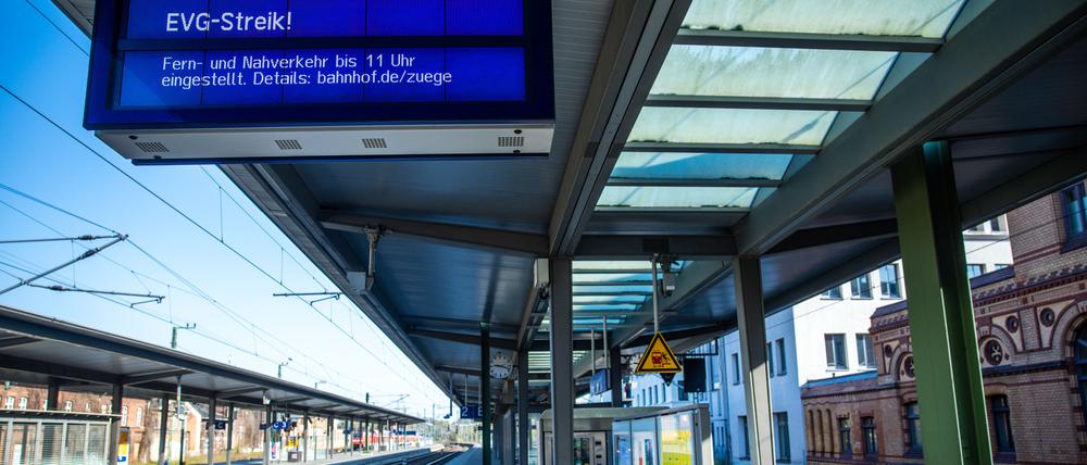 Der Zug kommt nicht. Über die Details der Streiks in der kommenden Woche informiert die EVG am Donnerstag.