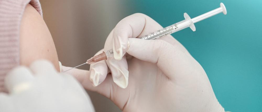 Pikser im Herbst. Das Unternehmen Biontech rechnet mit einer saisonalen Nachfrage nach Covid-19-Impfstoff.