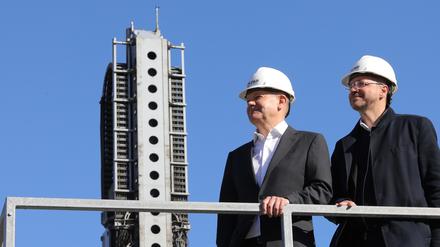 Olaf Scholz besucht die Tiefengeothermie in Potsdam.