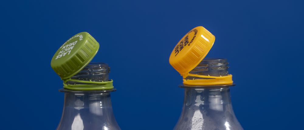 Lass mich dran, steht auf dem Deckel der Einweg-Pet-Flaschen von Coca-Cola.