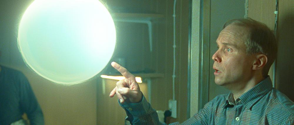 Komische Schneeflocke. Pepe (Jarkko Lahti) hat eine Begegnung der dritten Art.