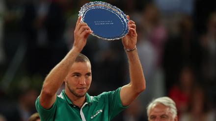 Kleiner Teller, großer Kampf. Im Finale von Madrid lieferte Jan-Lennard dem spanischen Favoriten Carlos Alcaraz einen großen Kampf.