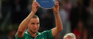 Kleiner Teller, großer Kampf. Im Finale von Madrid lieferte Jan-Lennard dem spanischen Favoriten Carlos Alcaraz einen großen Kampf.
