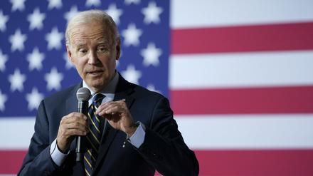 Joe Biden, Präsident der USA, spricht in der Schulungseinrichtung der International Union of Operating Engineers Local 77 über seine Wirtschaftsagenda. 
