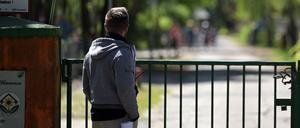 Nach der rassistischen Beleidigungen von Berliner Schülerinnen und Schüler während eines Aufenthalts in einer Ferienanlage in Südbrandenburg hat sich die Einrichtung bestürzt über den Vorfall gezeigt. 