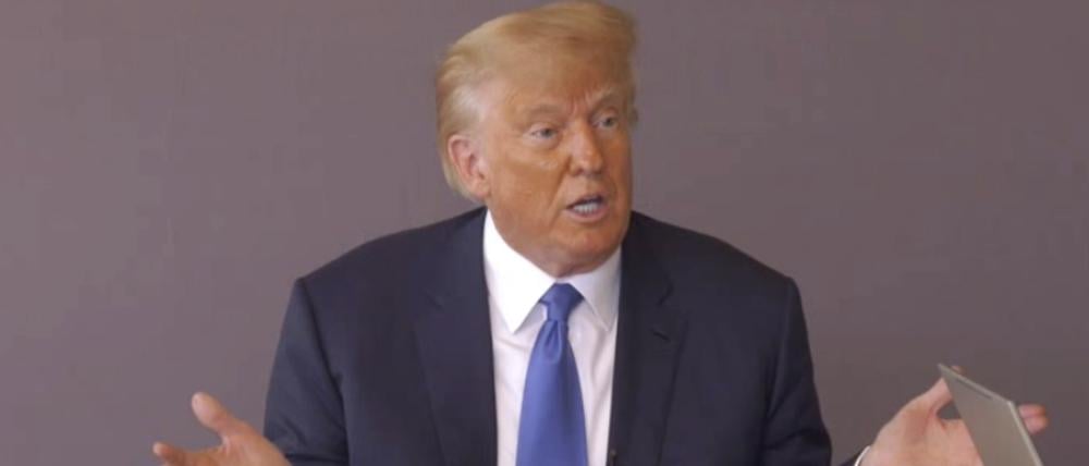 In diesem Bild, das aus einem von Kaplan Hecker & Fink veröffentlichten Video stammt, beantwortet Donald Trump, ehemaliger US-Präsident, Fragen während seiner Aussage am 19. Oktober 2022 im Rahmen seines Prozesses gegen die Schriftstellerin E. Jean Carroll.