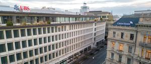 Die Gebäude der Schweizer Banken UBS und Credit Suisse in Zürich.