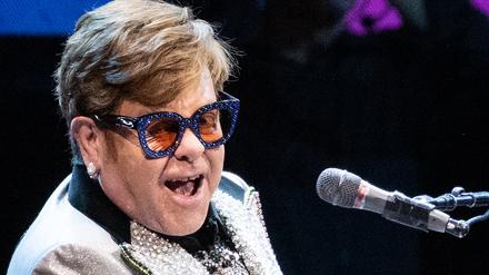 Auf Farewell Yellow Brick Road Tour. Elton John, 76, hier bei seinem Konzert in München.