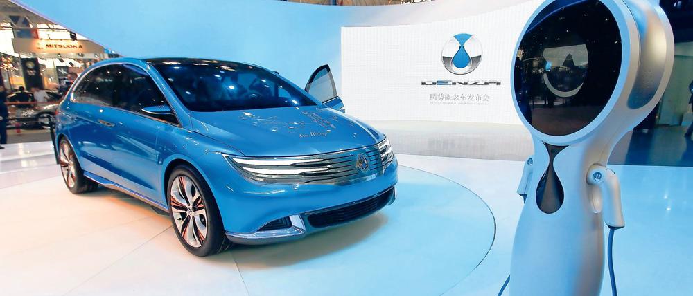 Das neue vollelektrische Konzeptfahrzeug der Marke Denza auf der Auto China Show 2012 in Peking.